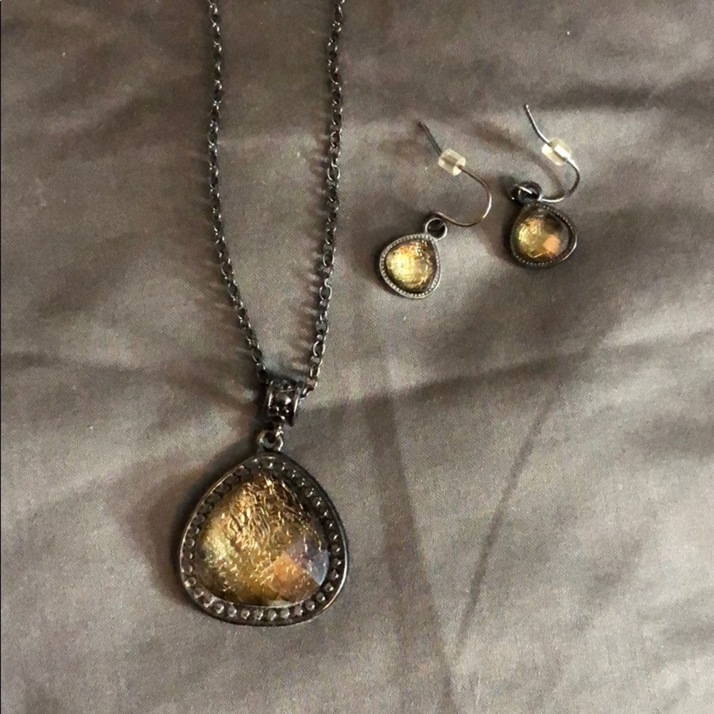 Earring and necklace bundle